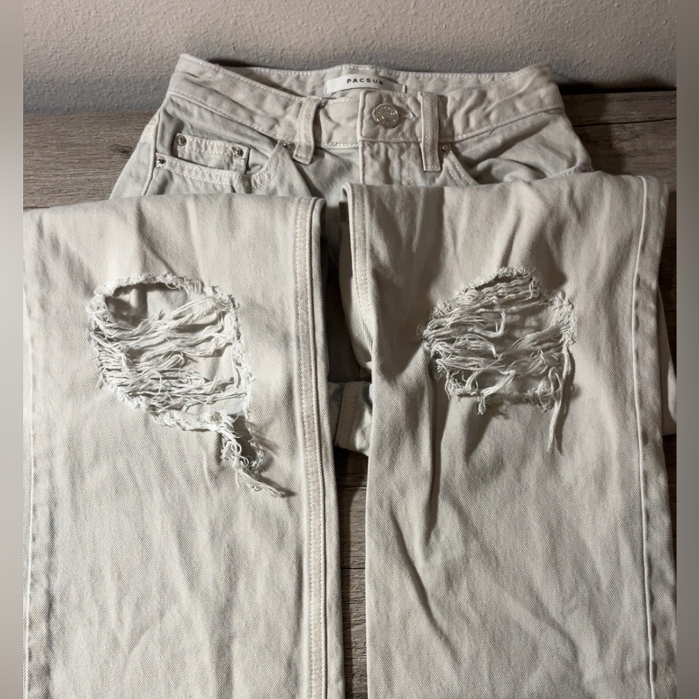 PacSun 90's Boyfriend Jeans in Light Cream